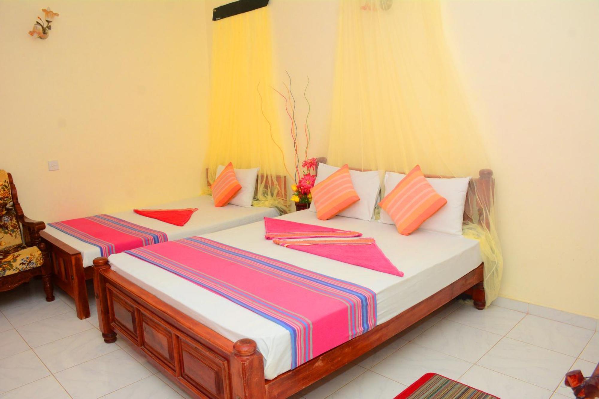 Tissa Rainbow Guest & Yala Hotel ทิซซามาฮารามา ภายนอก รูปภาพ